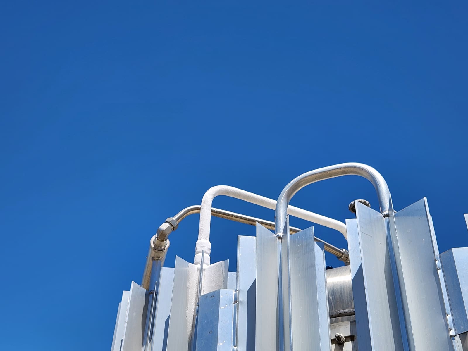 On the Equilibrium Concentration Ratio of Carbonic Acid Substances Dissolved in Natural Water